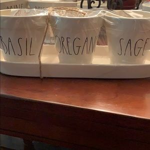 Rae Dunn planter set